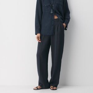 Aritzia | NWT The Effortless Pant Crepette Black Size 6 Short